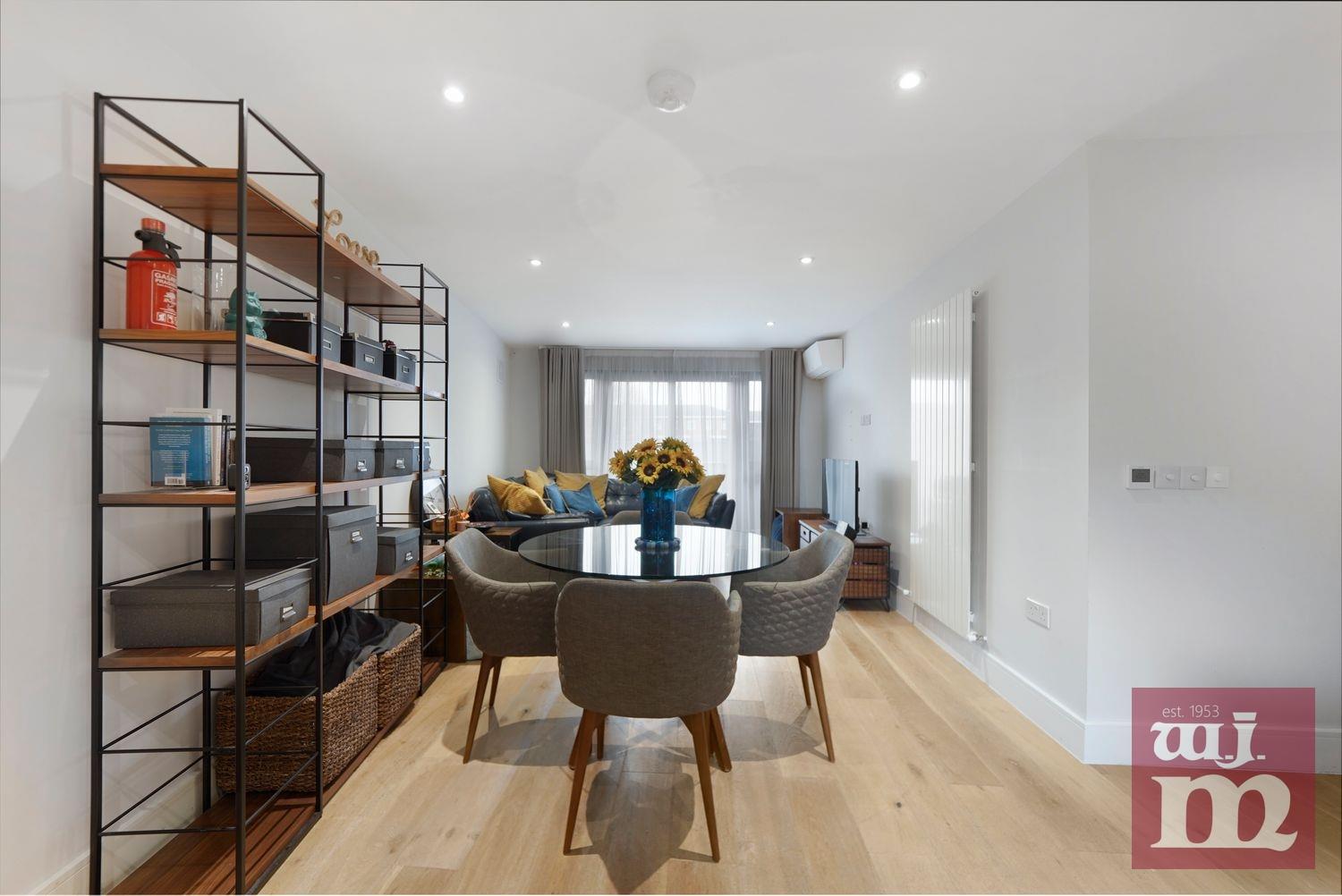 Linea Court, Bow